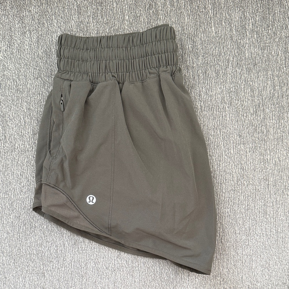 Lululemon Hotty Hot High‑Rise Lined Short 2.5″ Sage Gray / Green 4
